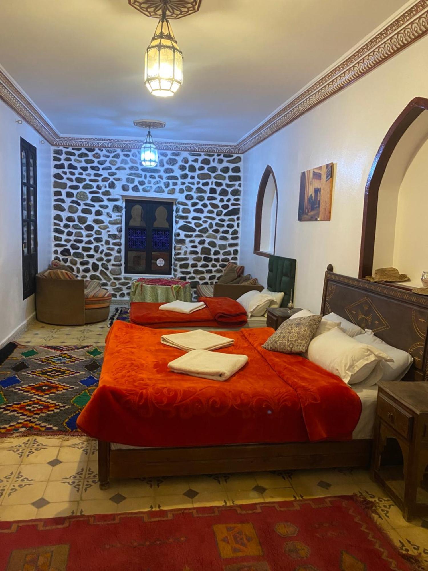 Riad Malak Уирган Номер фото