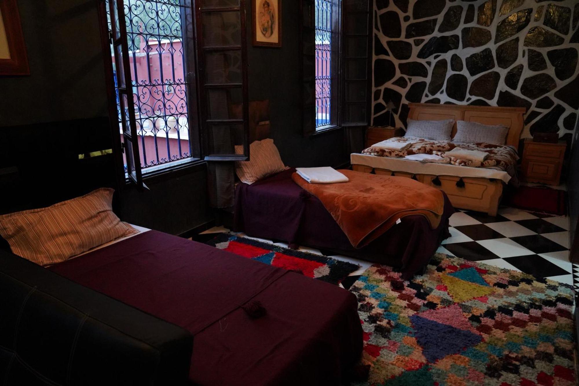 Riad Malak Уирган Номер фото