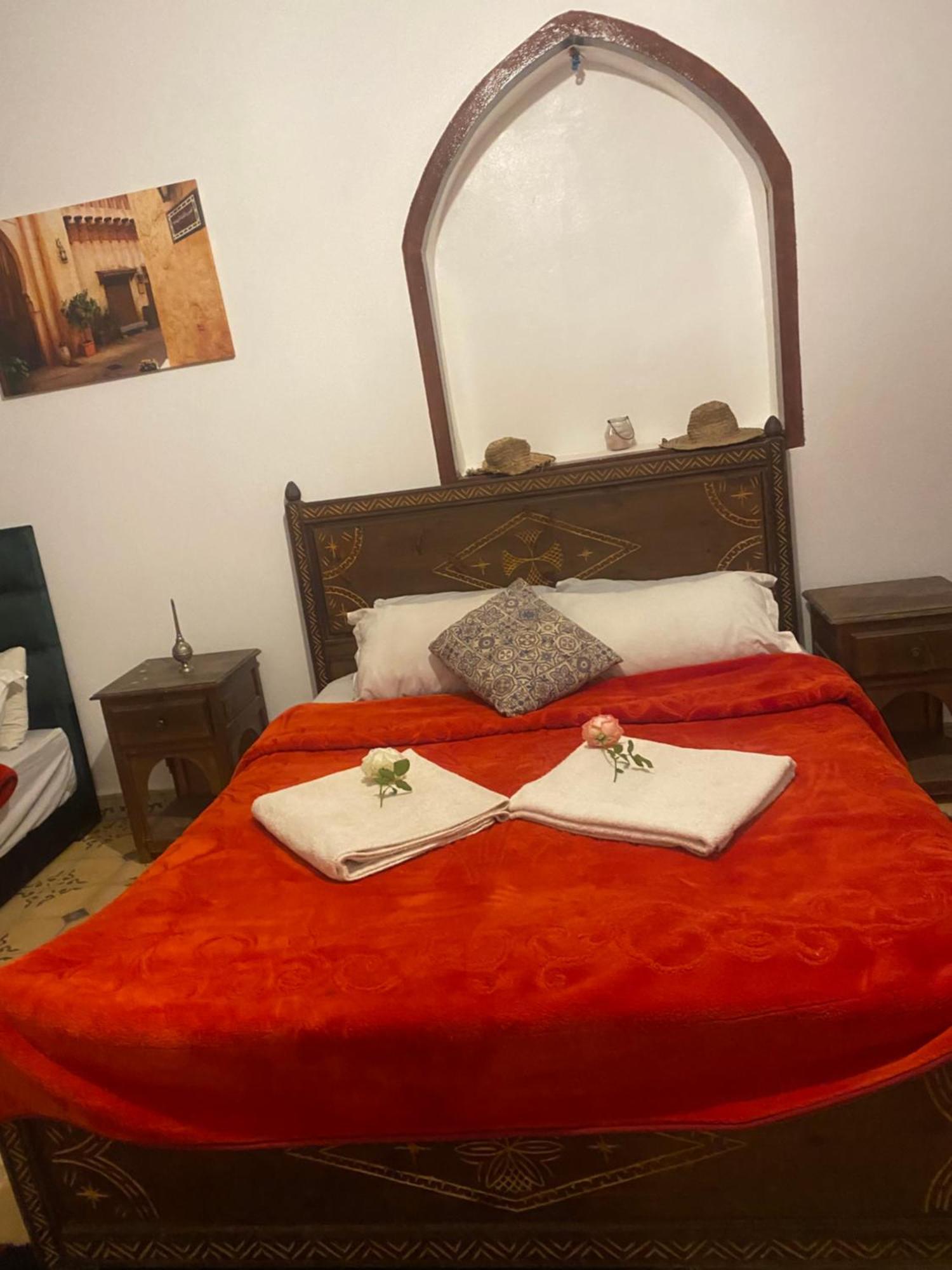 Riad Malak Уирган Номер фото