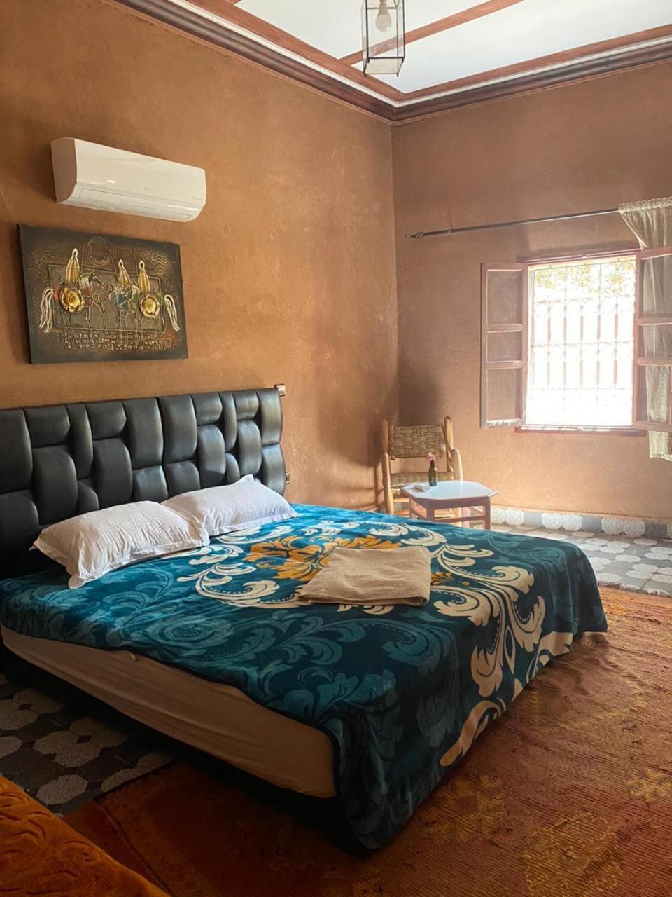 Riad Malak Уирган Номер фото