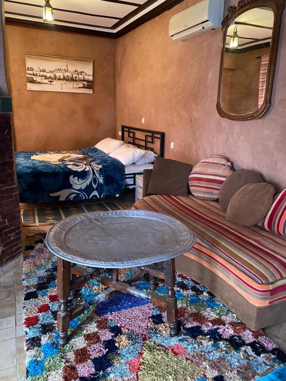 Riad Malak Уирган Номер фото