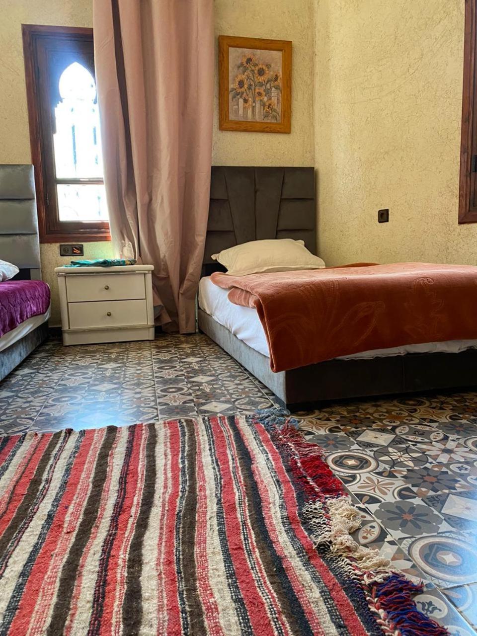 Riad Malak Уирган Номер фото
