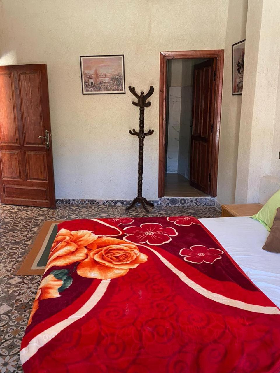 Riad Malak Уирган Номер фото