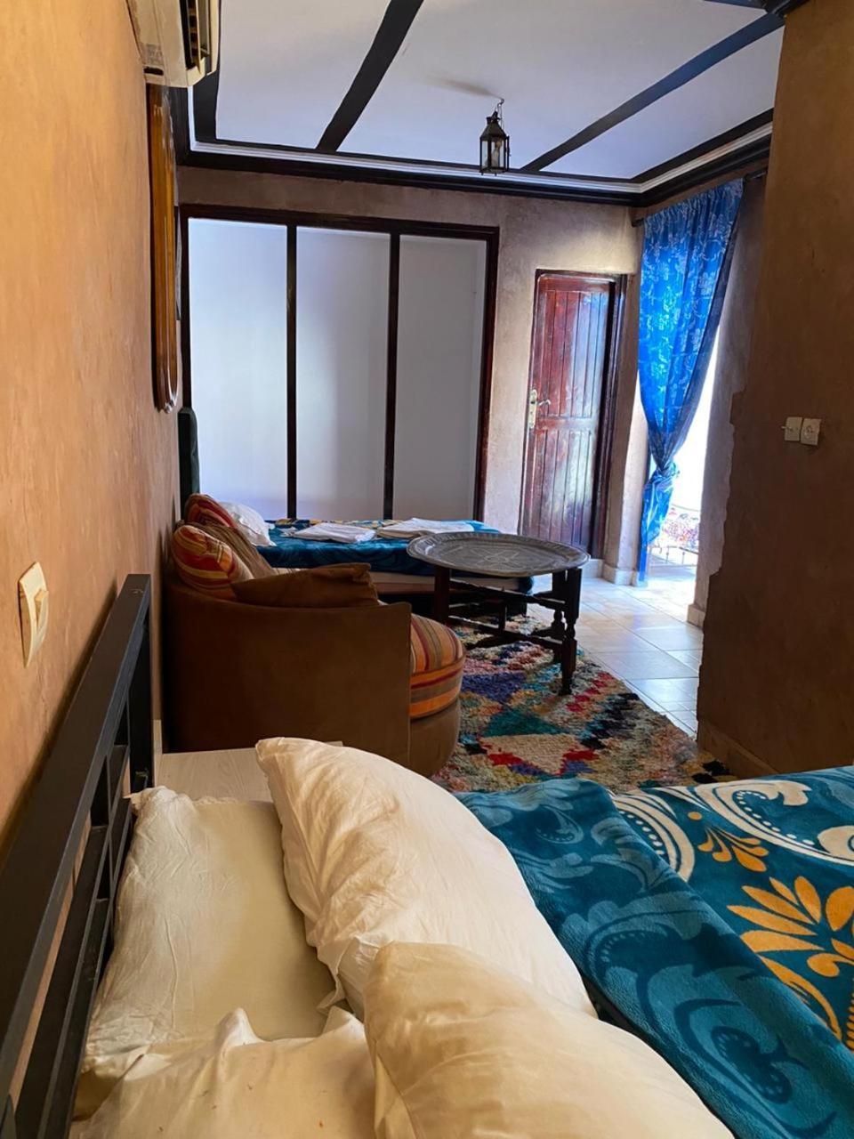 Riad Malak Уирган Номер фото