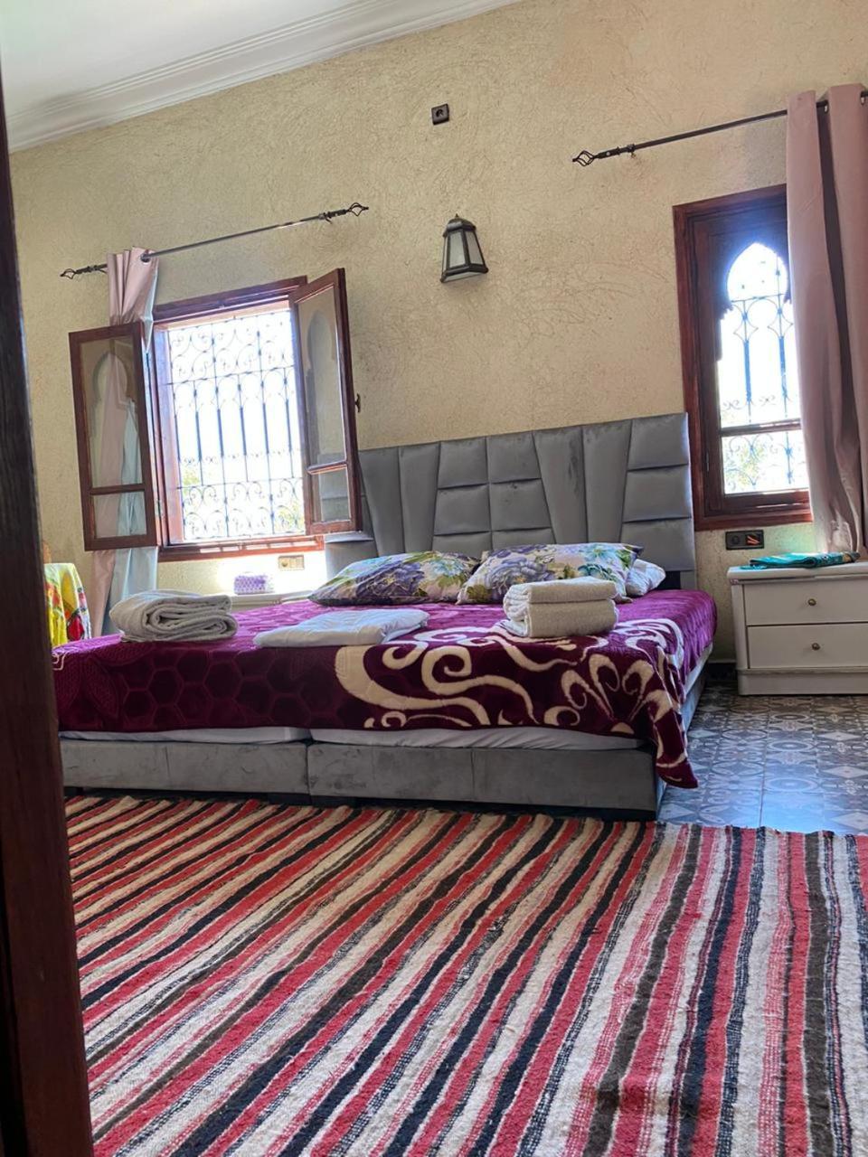 Riad Malak Уирган Номер фото