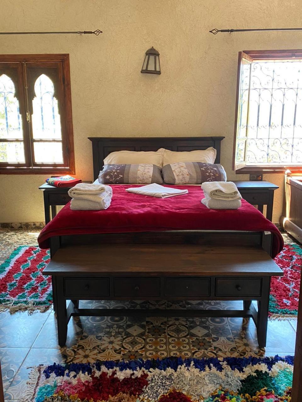Riad Malak Уирган Номер фото
