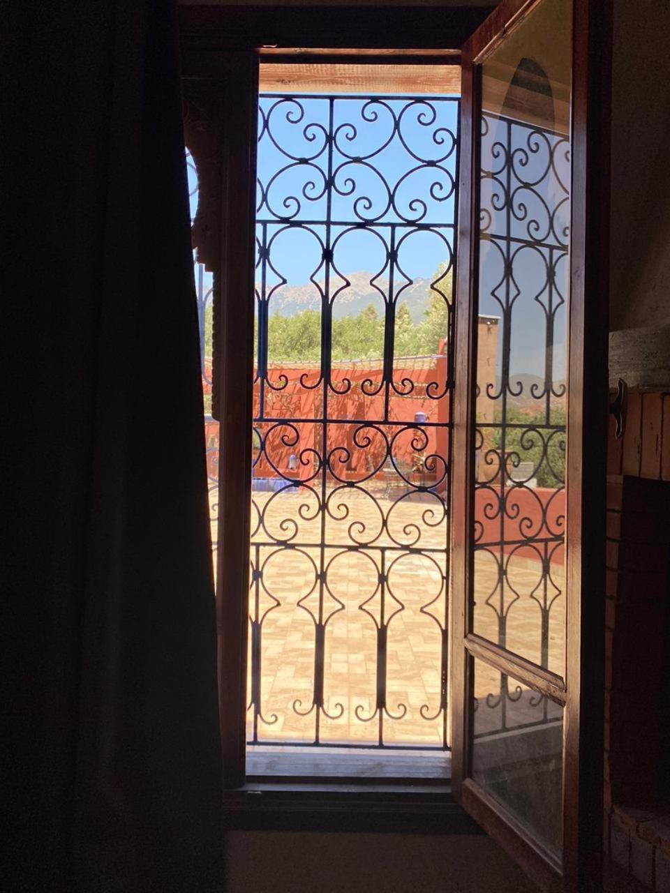 Riad Malak Уирган Номер фото